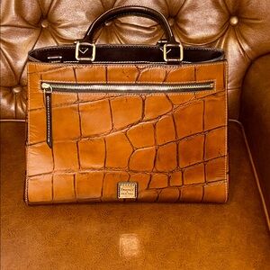 💛Gorgeous Dooney & Bourke Denison Satchel